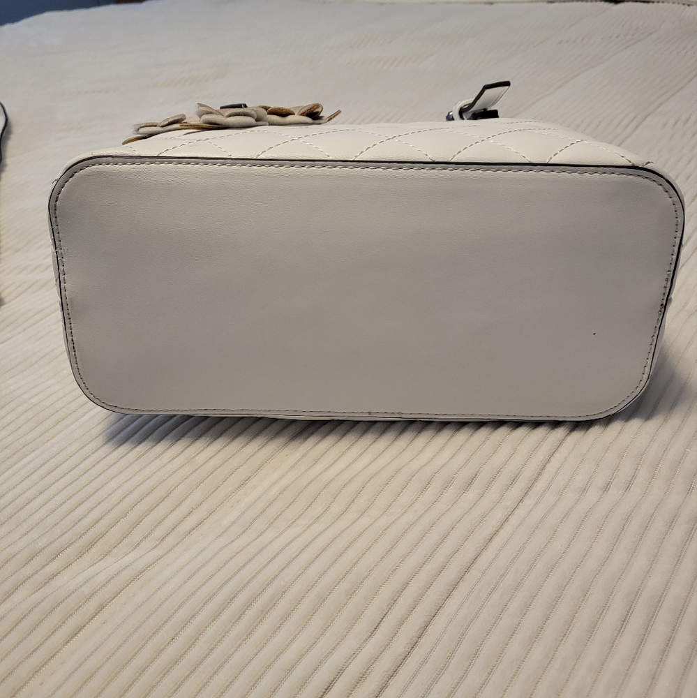 White Liz Claiborne Quilted Satchel with Floral Accent EUC - Picture 6 of 6